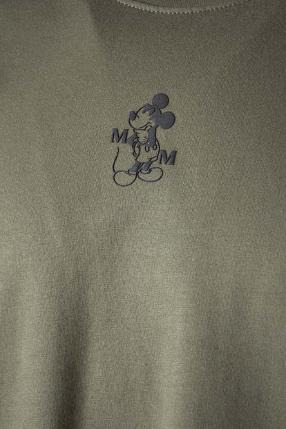  POLERA DE MICKEY MOUSE REGULAR FIT PARA HOMBRE