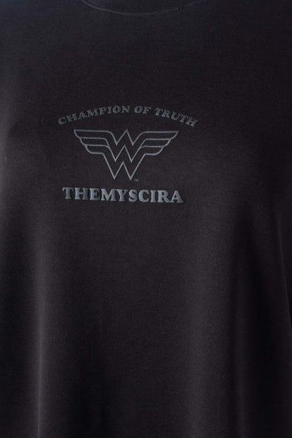  POLERA DE WONDER WOMAN OVERSIZED FIT PARA MUJER