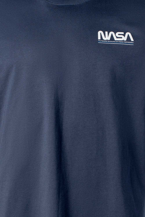 Card slide image -  POLERA DE LA NASA REGULAR FIT PARA HOMBRE